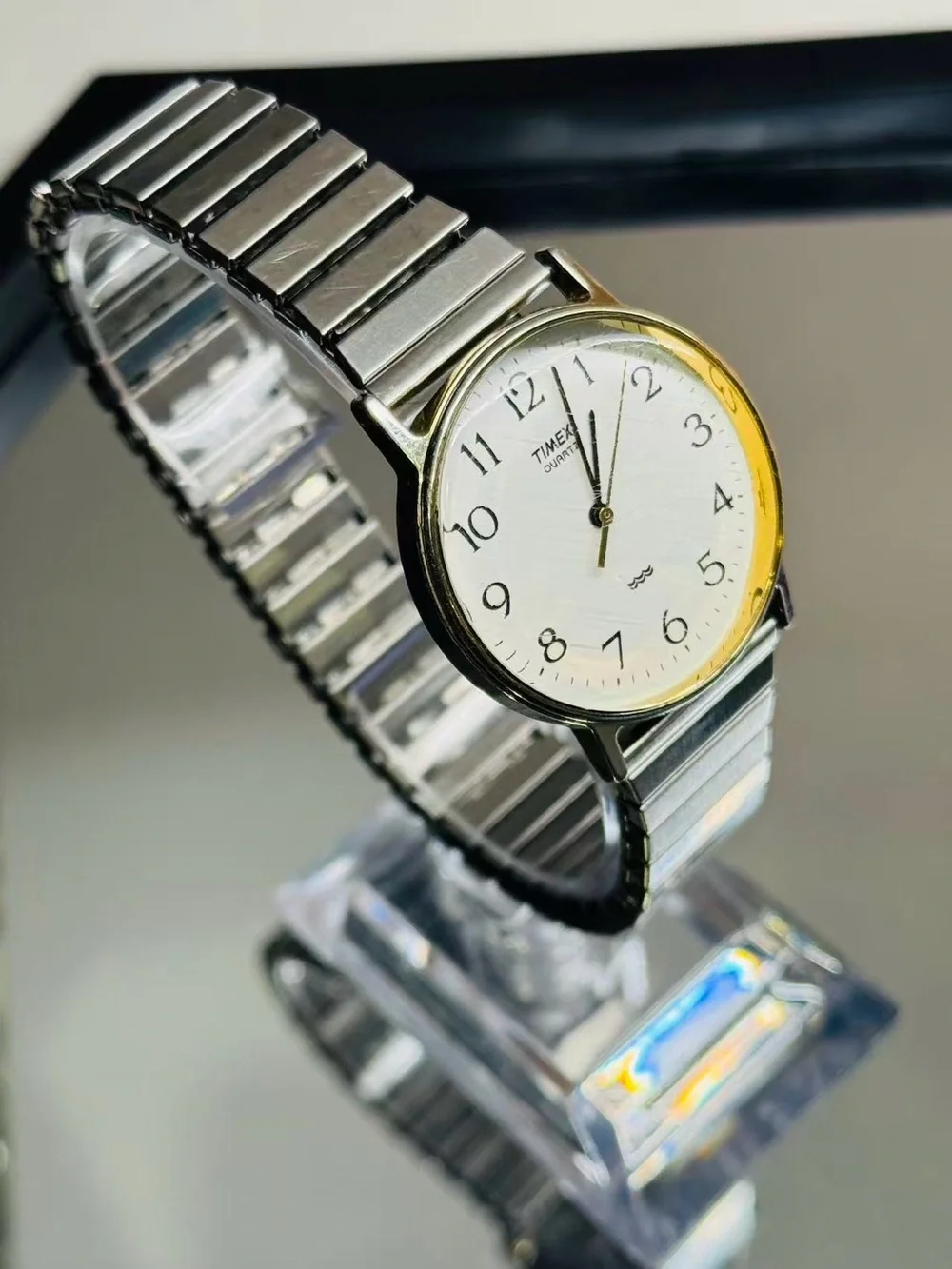 Vintage Timex Men’s Gold Tone Watch 32mm Stretch Bracelet New Battery Runs
